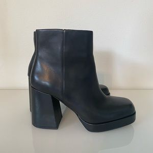 Steve Madden Elie block heel bootie, black leather Size 8.5